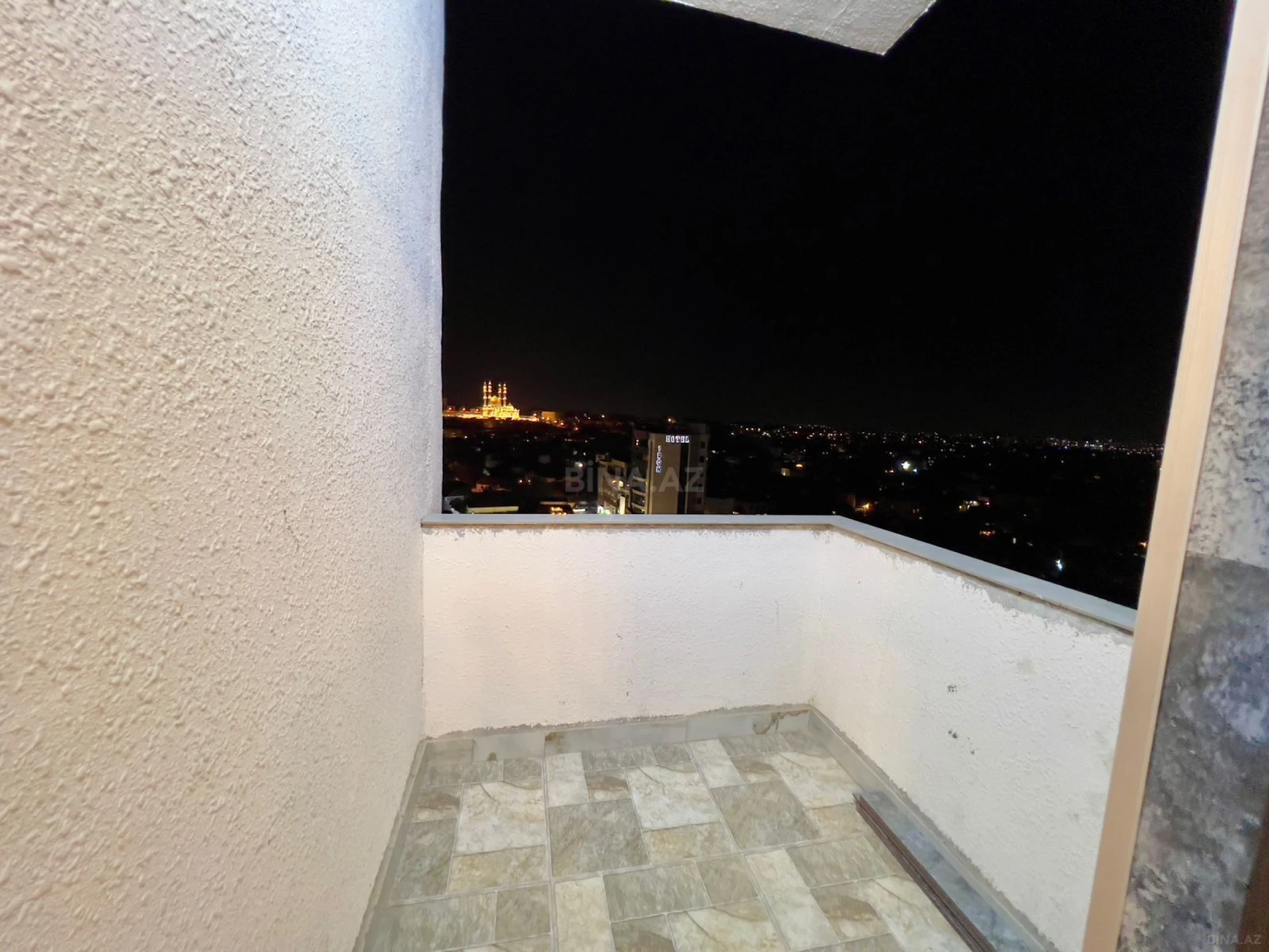 Satılır 3 otaqlı mənzil 133 m²