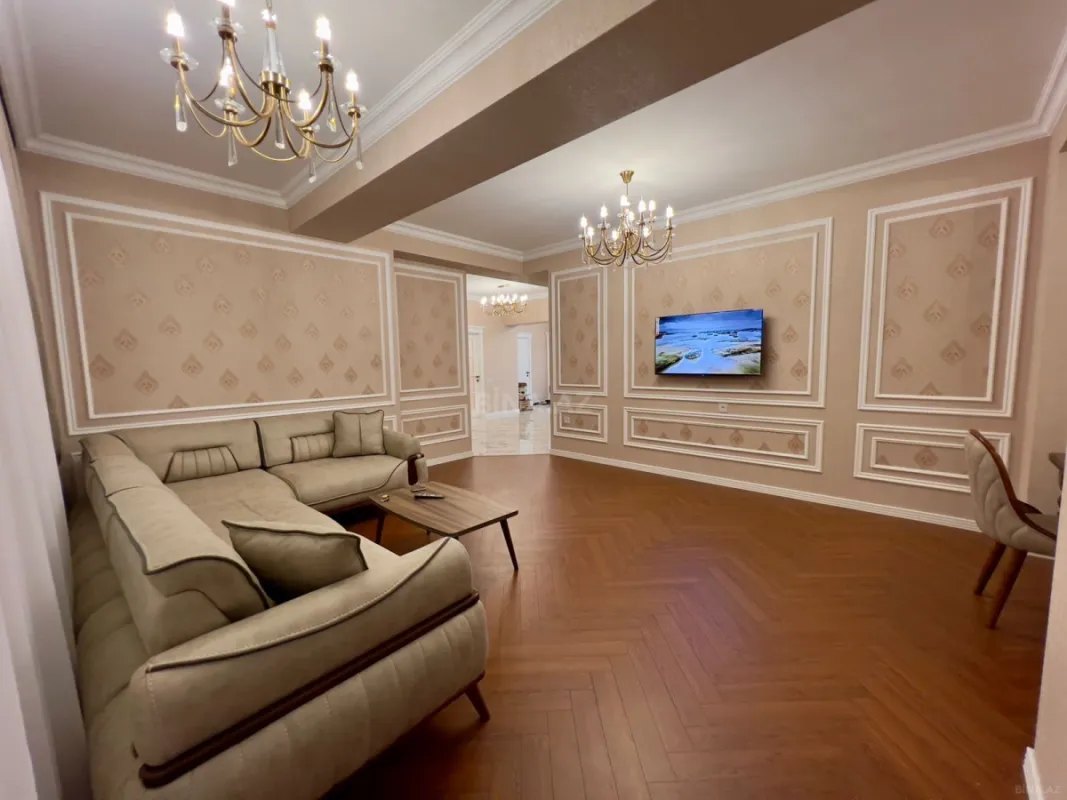 Satılır 3 otaqlı mənzil 133 m²