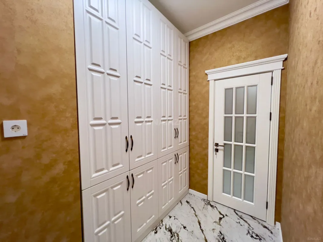 Satılır 3 otaqlı mənzil 133 m²