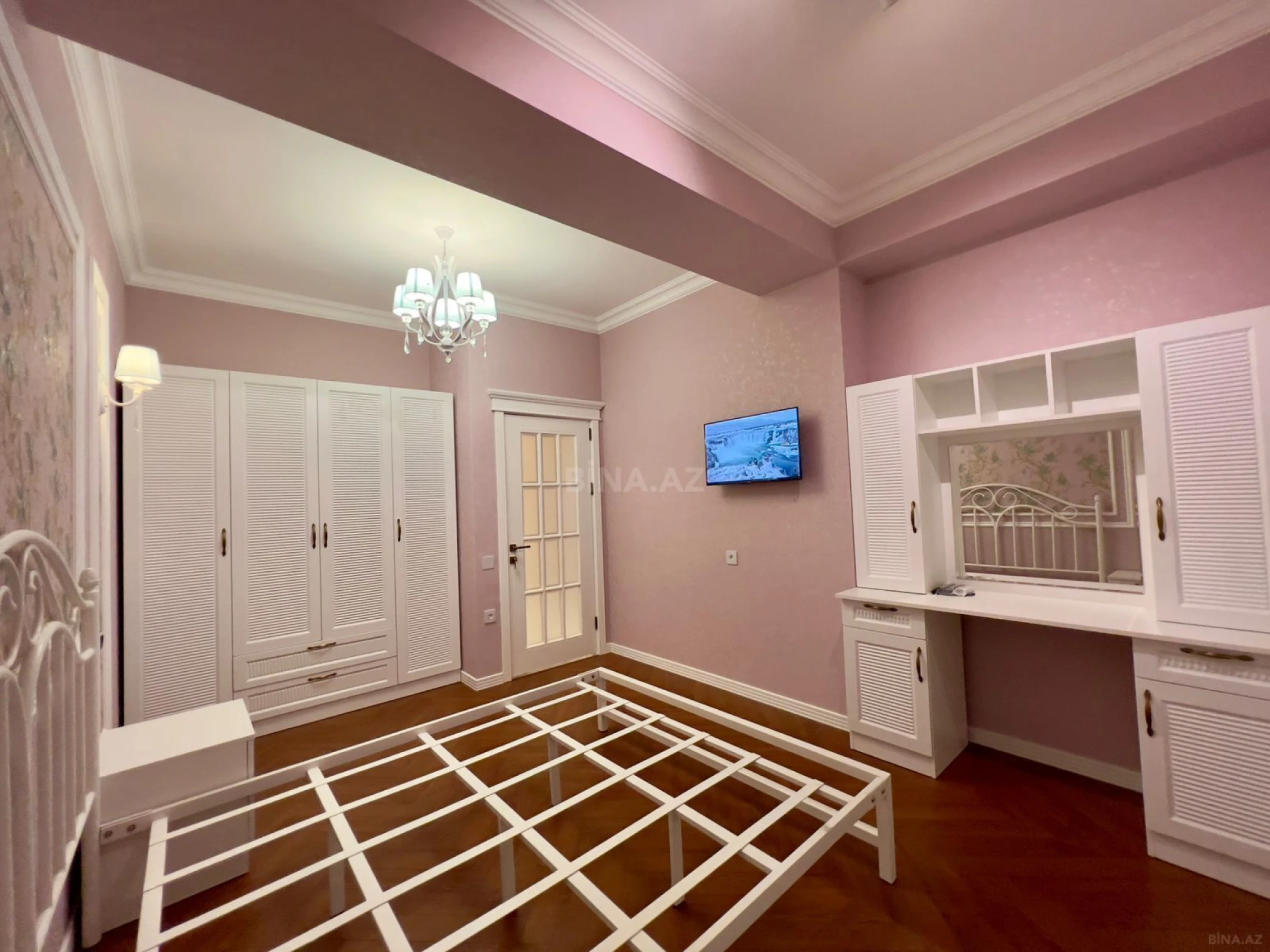 Satılır 3 otaqlı mənzil 133 m²