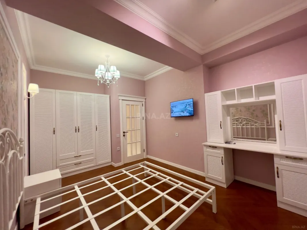 Satılır 3 otaqlı mənzil 133 m²