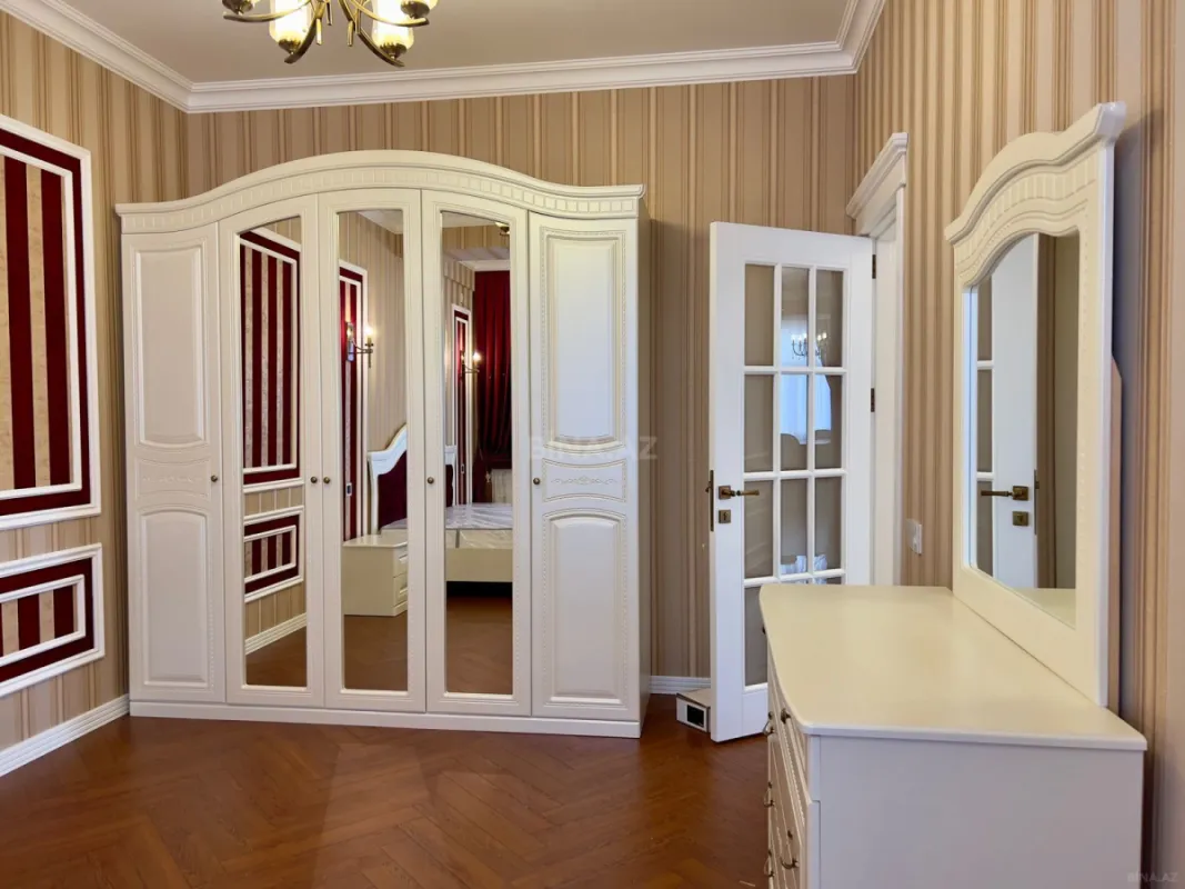 Satılır 3 otaqlı mənzil 133 m²