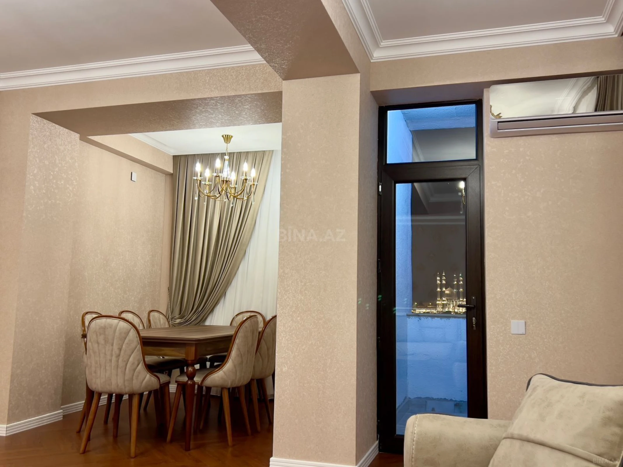 Satılır 3 otaqlı mənzil 133 m²
