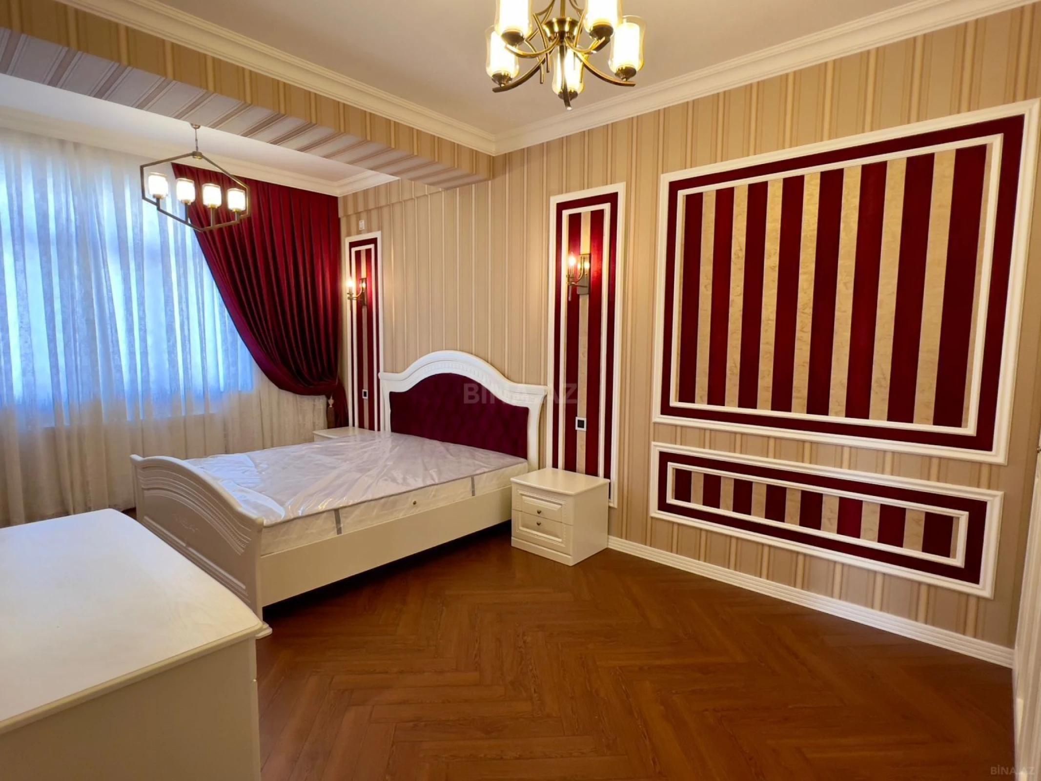 Satılır 3 otaqlı mənzil 133 m²