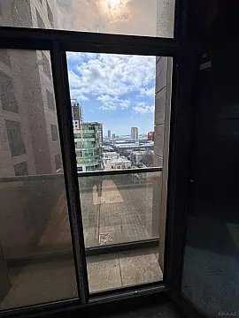 Satılır 4 otaqlı mənzil 143 m²