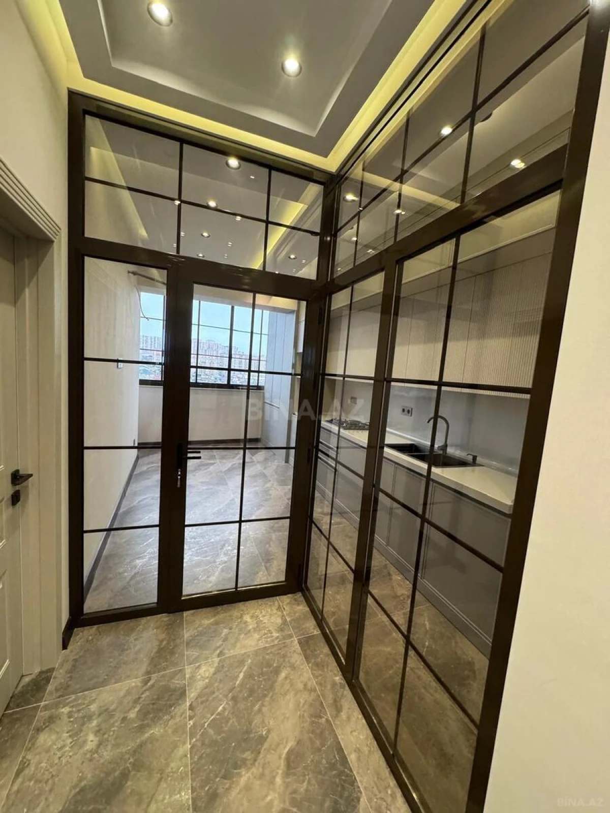 Satılır 3 otaqlı mənzil 135 m²