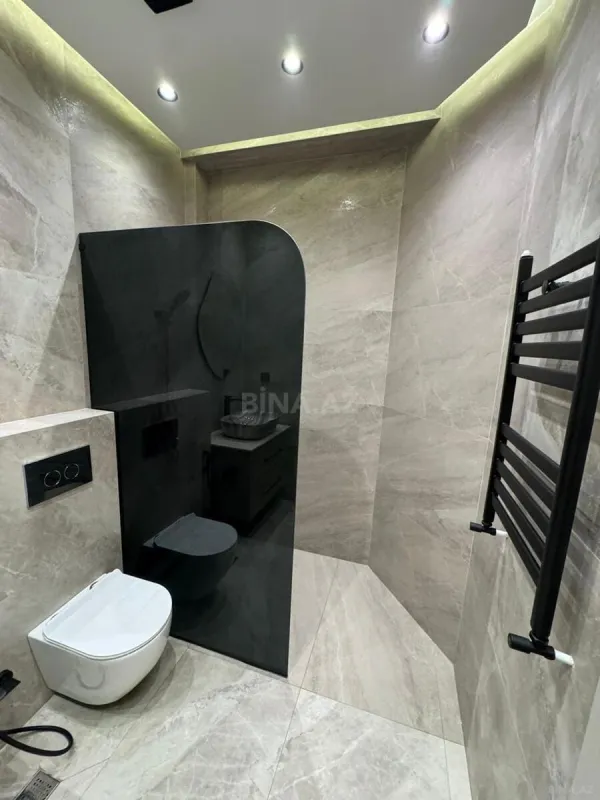 Satılır 3 otaqlı mənzil 135 m²