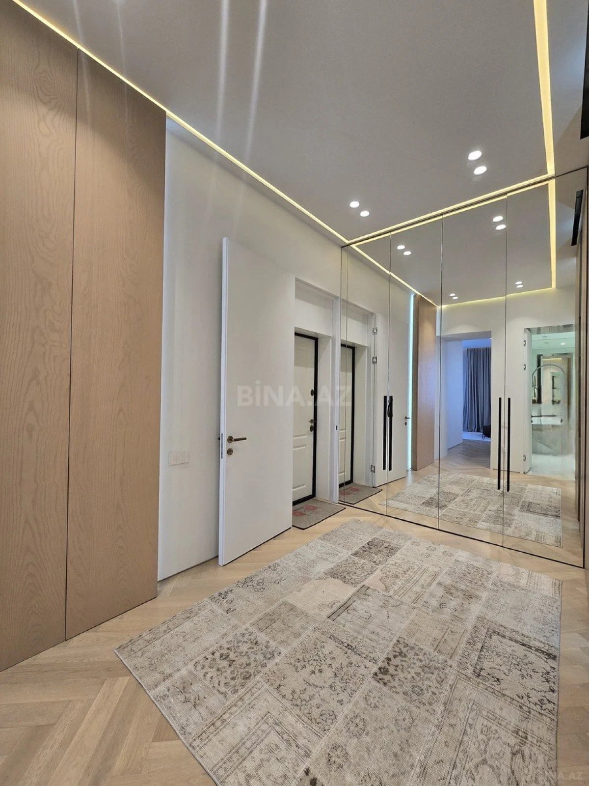 Satılır 2 otaqlı mənzil 85 m²