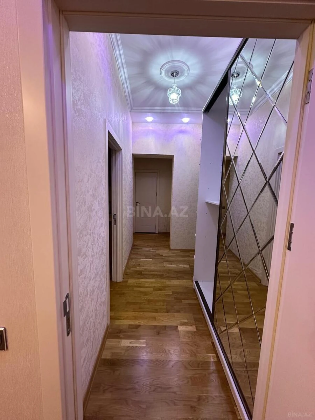 Satılır 2 otaqlı mənzil 70.5 m²
