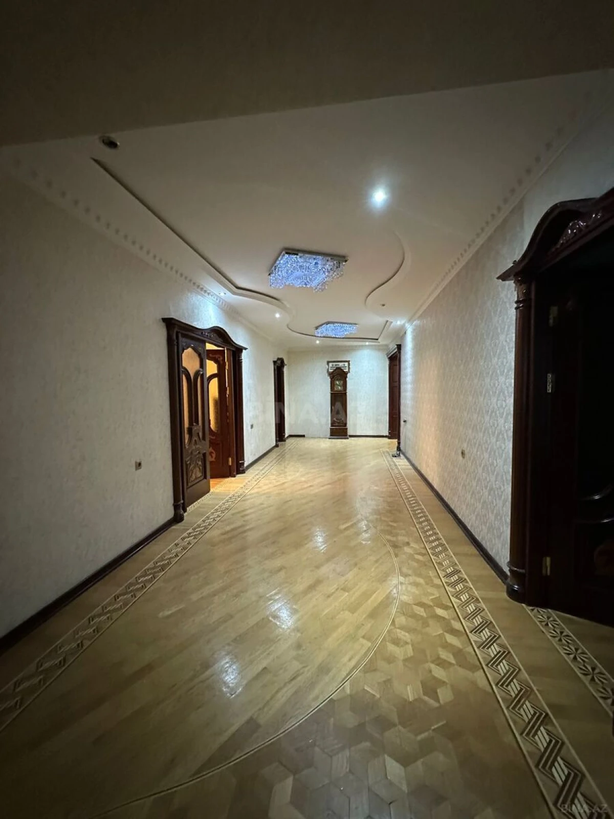 Kirayə verilir 4 otaqlı mənzil 188 m²