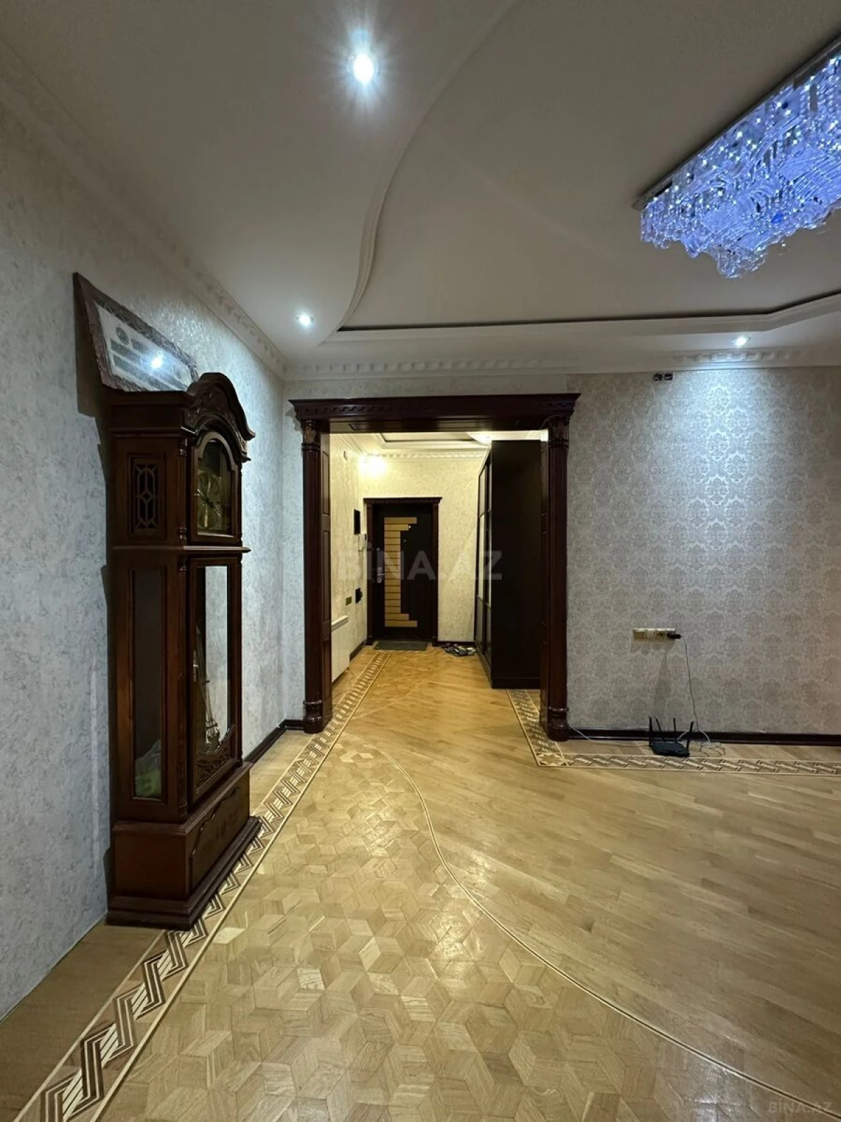 Kirayə verilir 4 otaqlı mənzil 188 m²