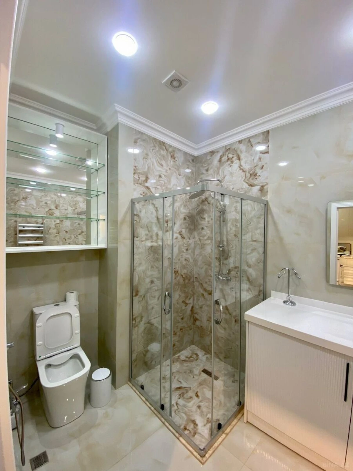 Kirayə verilir 2 otaqlı mənzil 87 m²