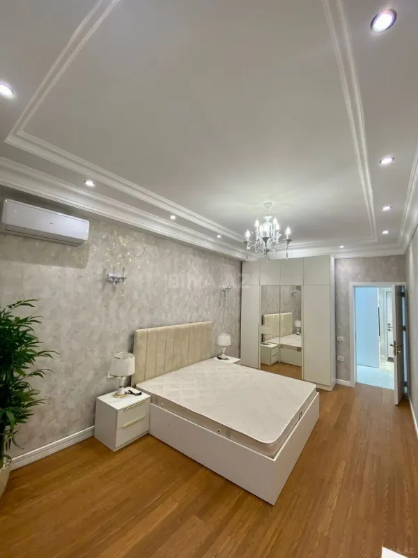 Kirayə verilir 2 otaqlı mənzil 87 m²