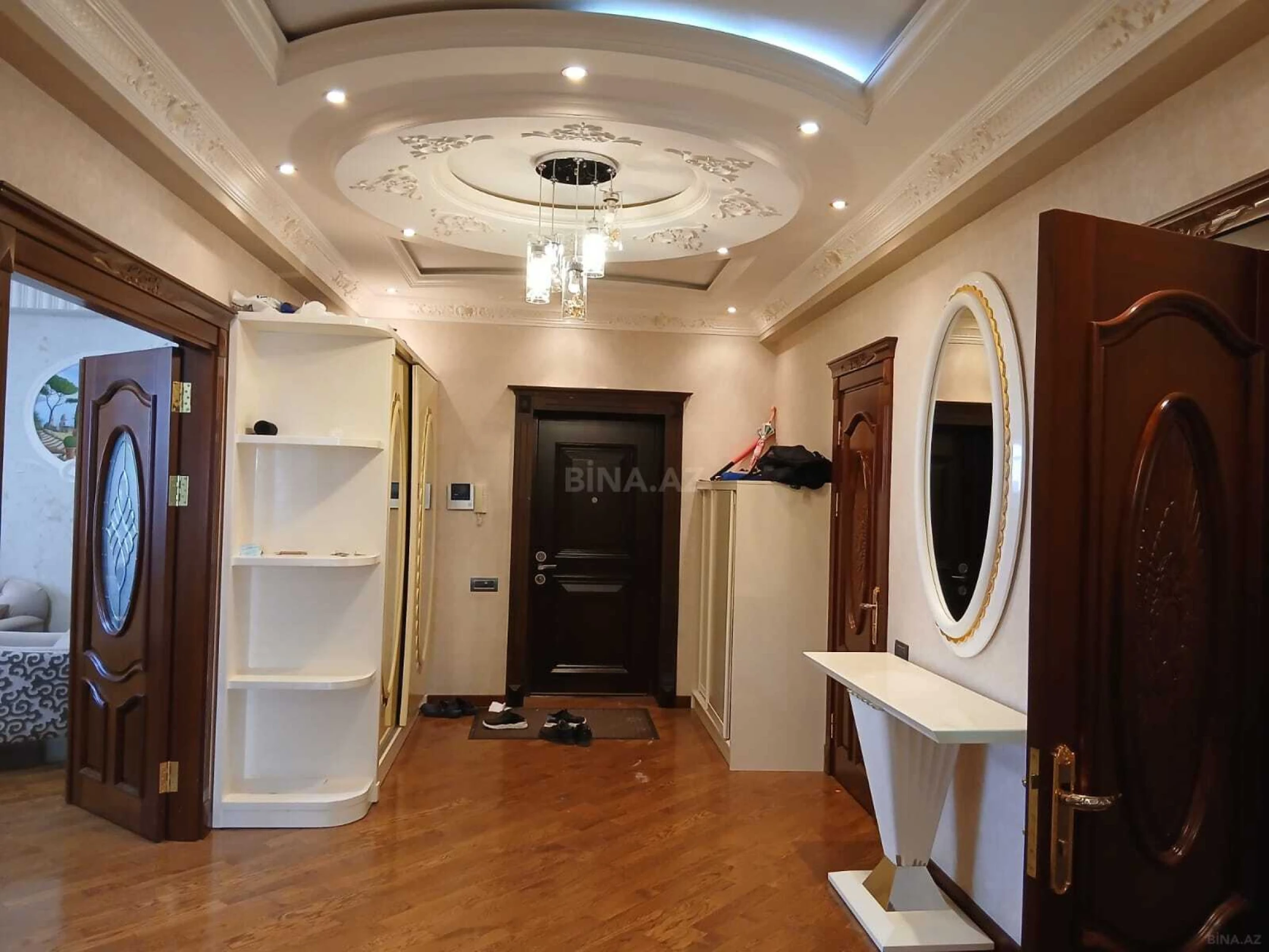 Satılır 3 otaqlı mənzil 145 m²