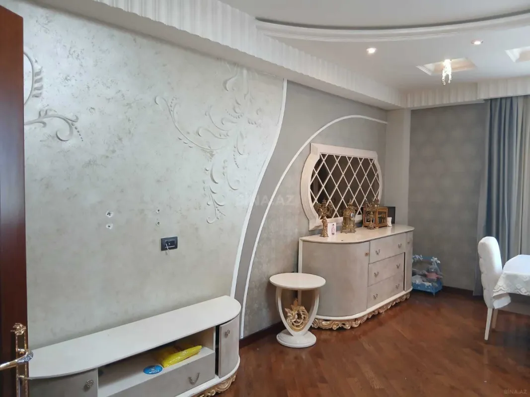 Satılır 3 otaqlı mənzil 145 m²