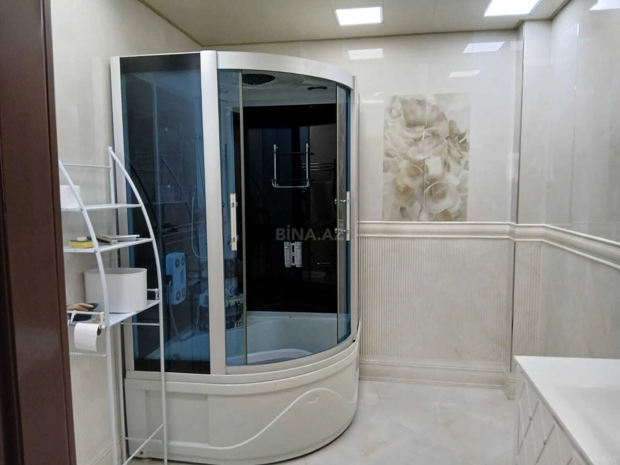 Satılır 3 otaqlı mənzil 145 m²