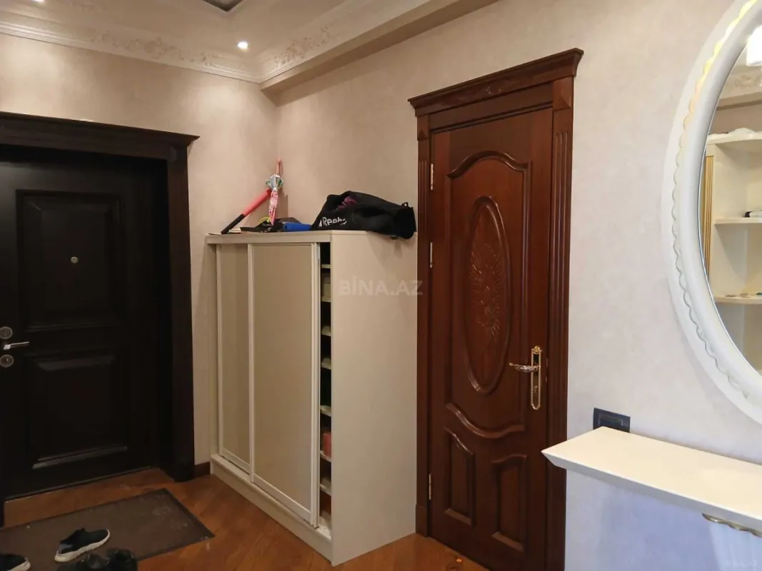 Satılır 3 otaqlı mənzil 145 m²