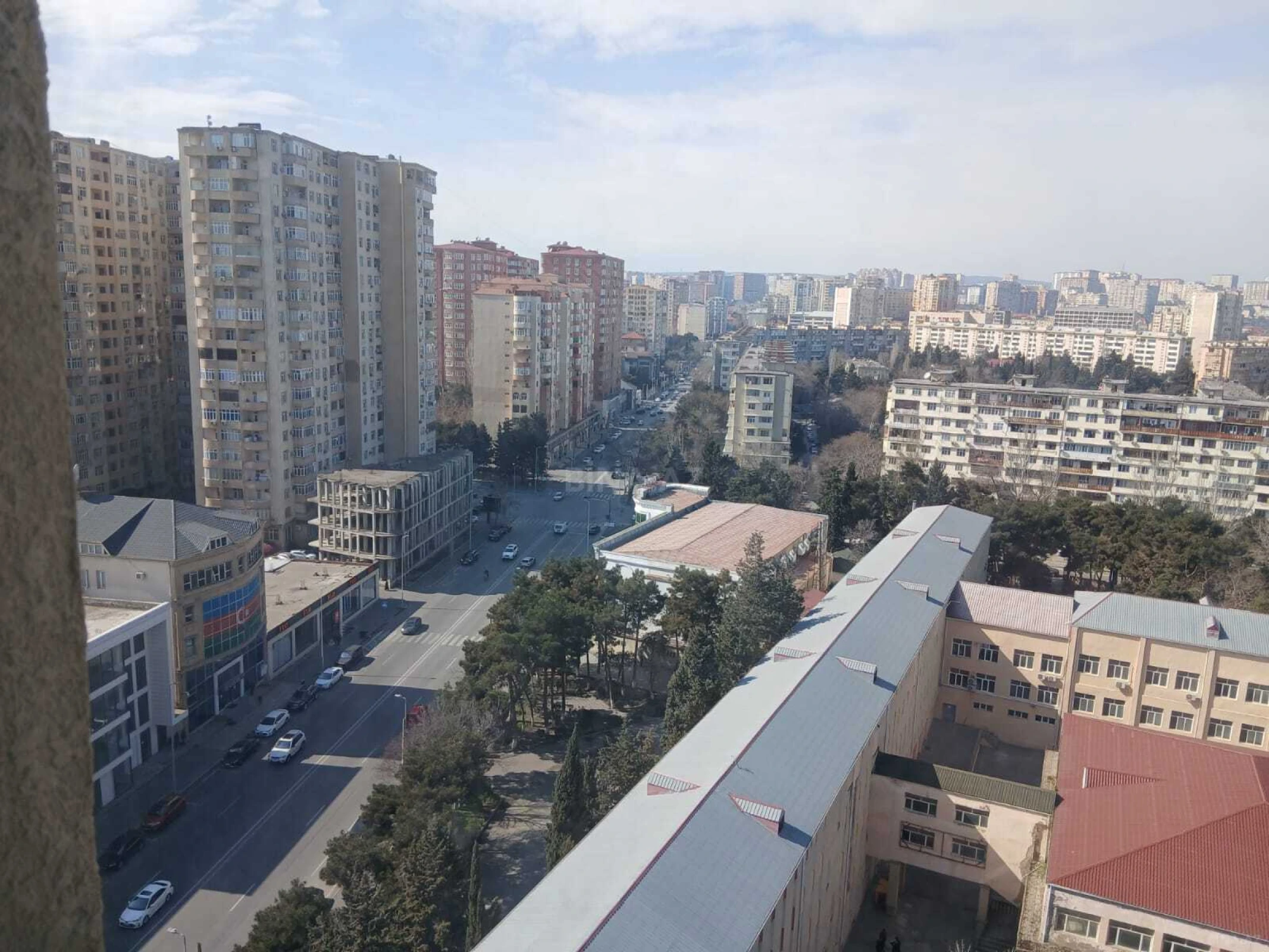 Satılır 3 otaqlı mənzil 145 m²