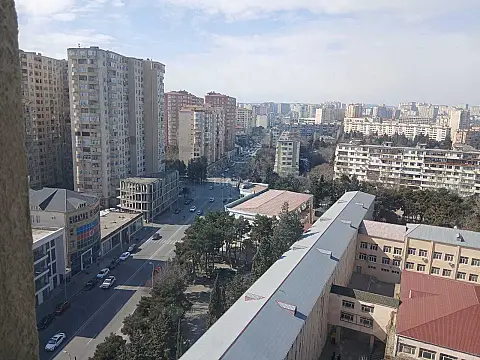 Satılır 3 otaqlı mənzil 145 m²