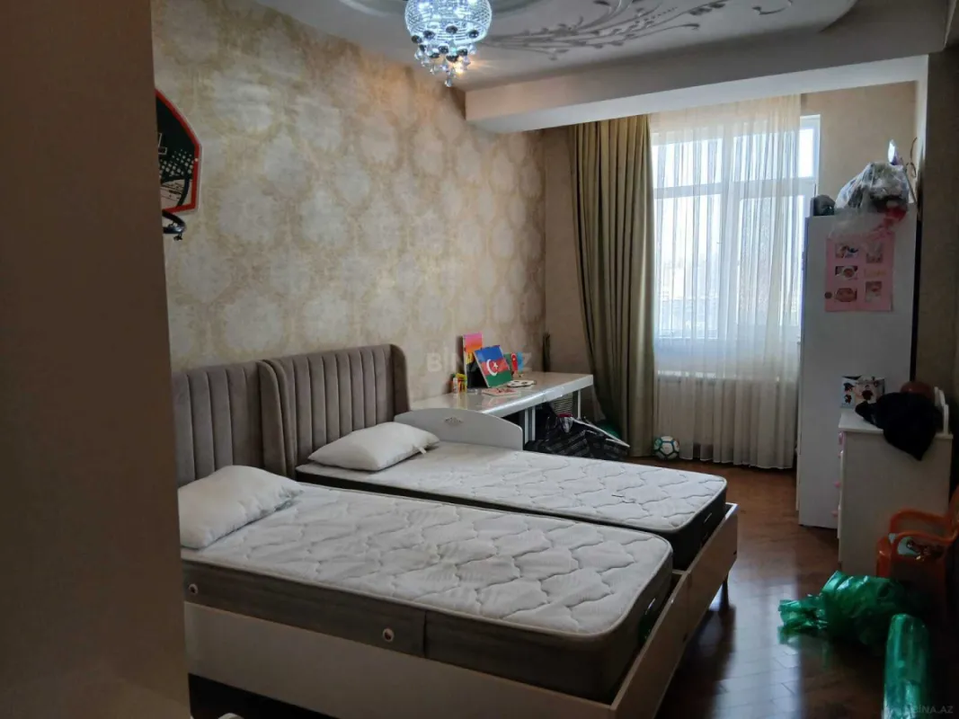 Satılır 3 otaqlı mənzil 145 m²