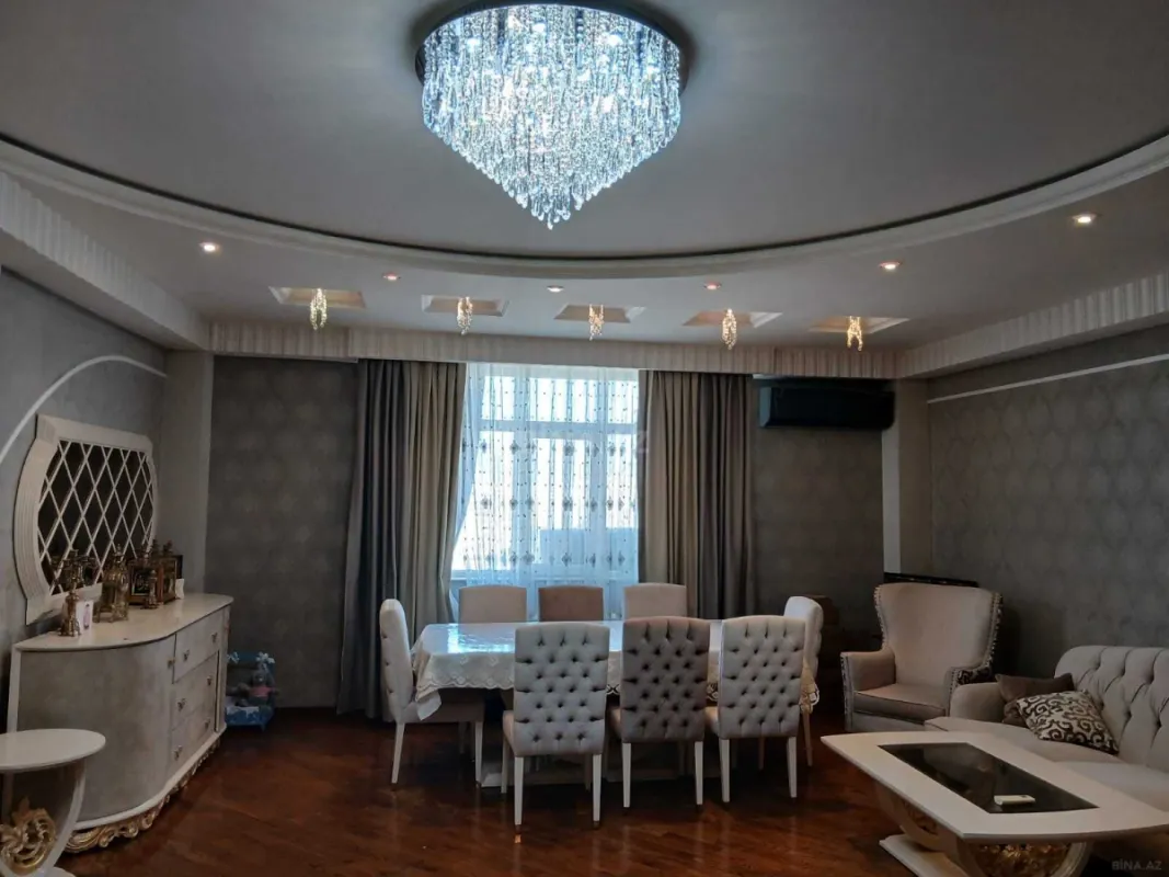 Satılır 3 otaqlı mənzil 145 m²