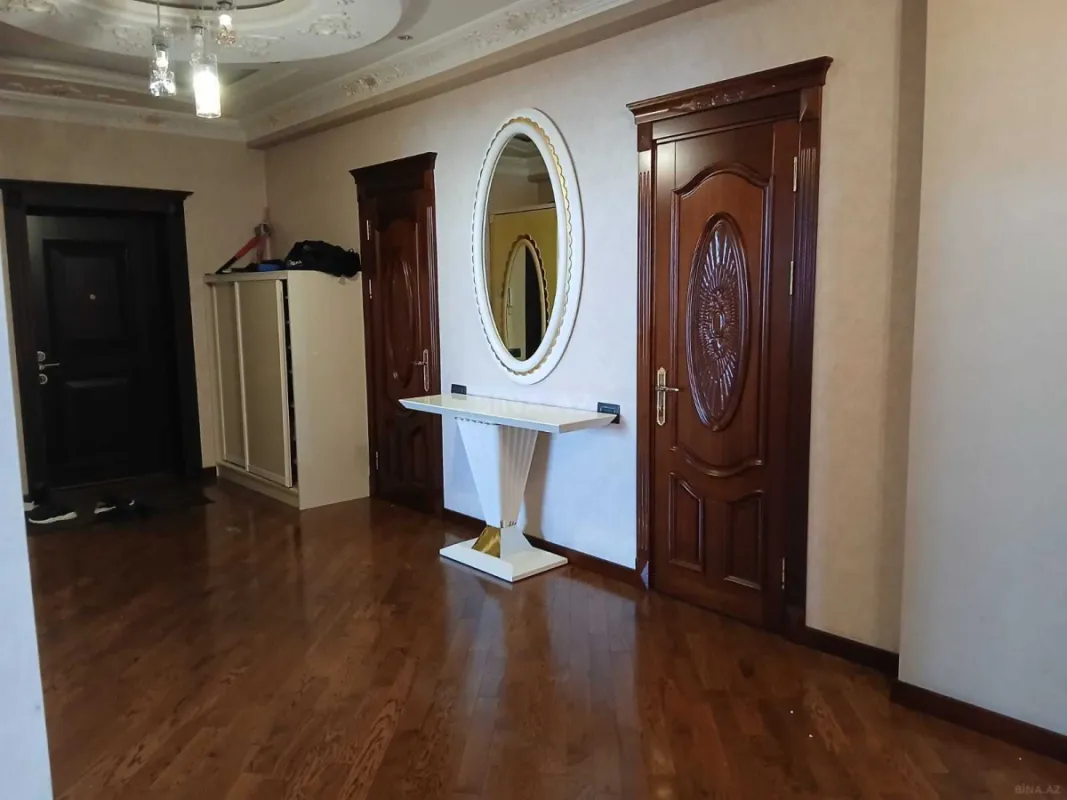 Satılır 3 otaqlı mənzil 145 m²