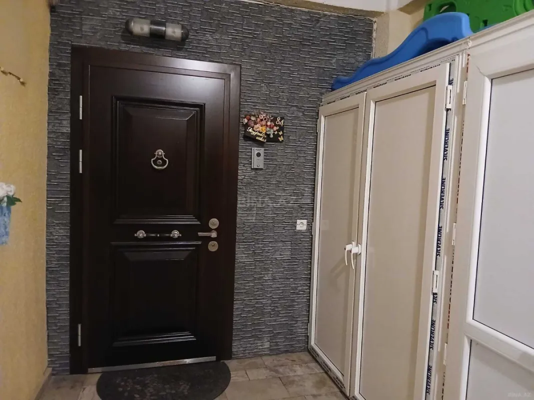 Satılır 3 otaqlı mənzil 145 m²