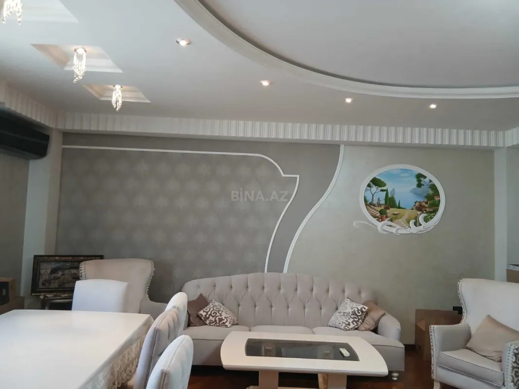 Satılır 3 otaqlı mənzil 145 m²