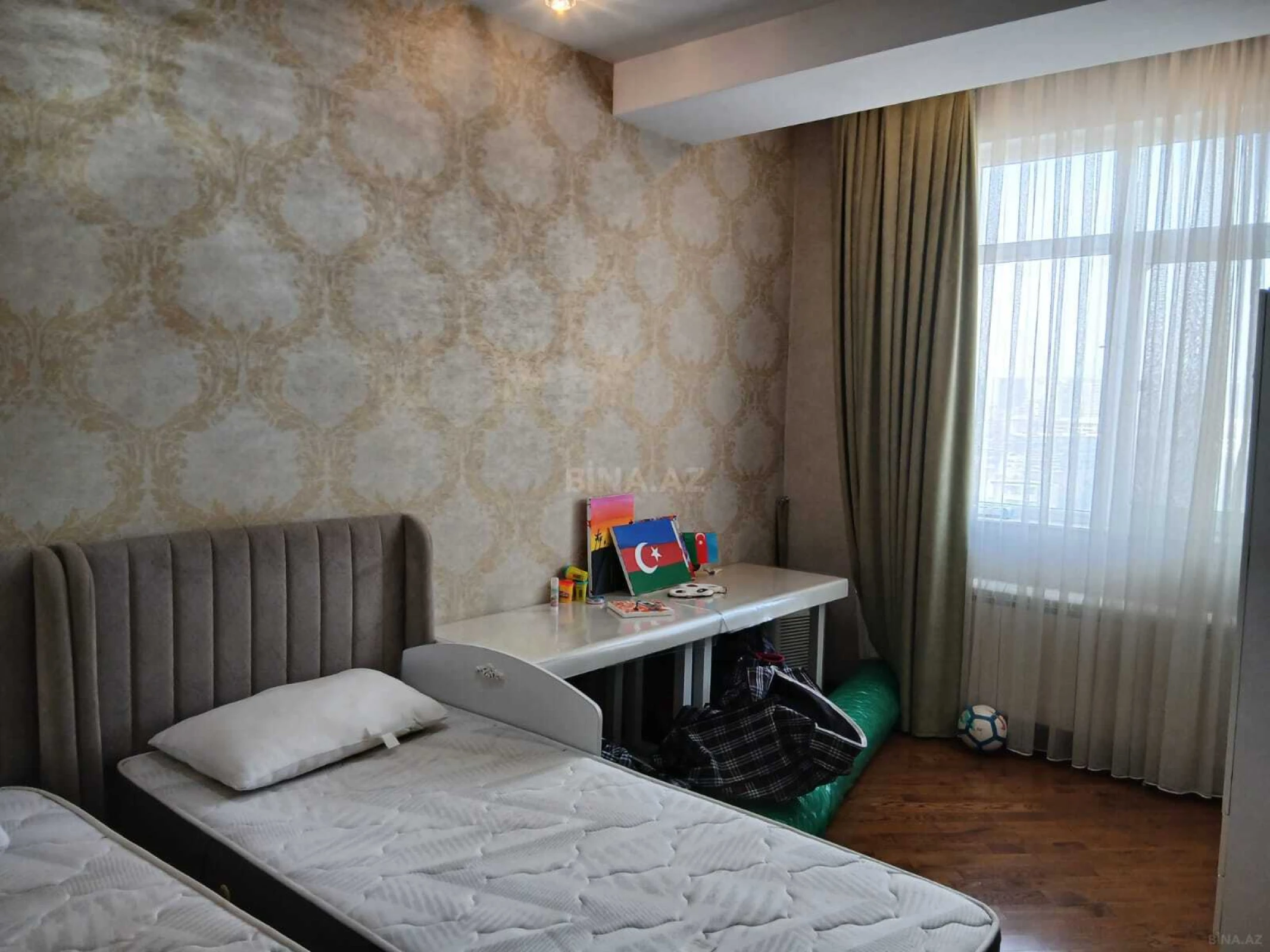 Satılır 3 otaqlı mənzil 145 m²