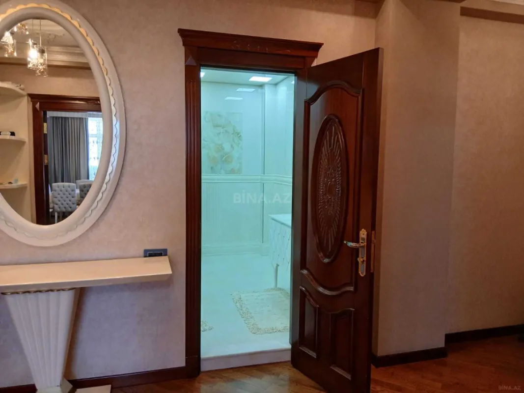 Satılır 3 otaqlı mənzil 145 m²