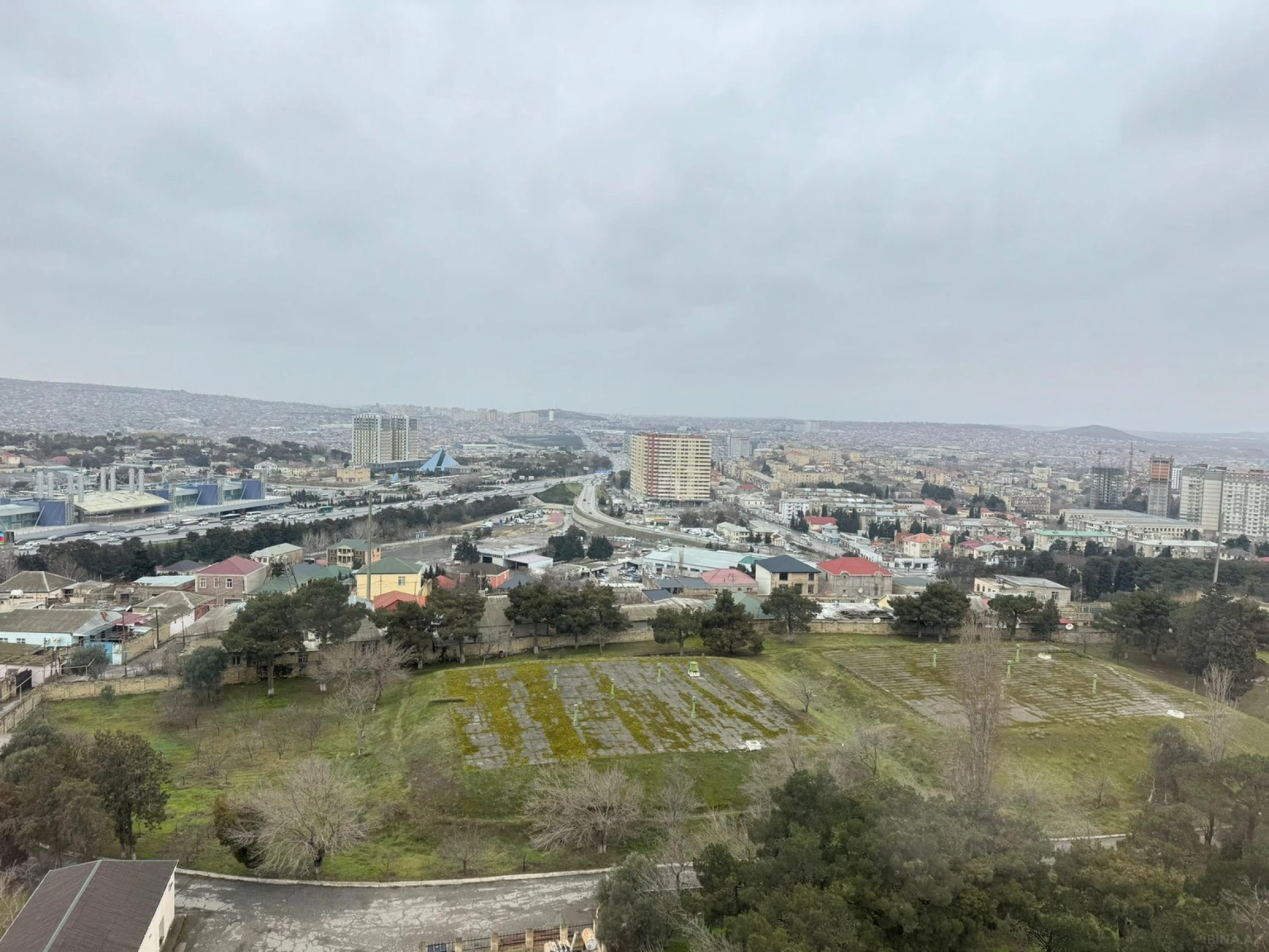 Satılır 2 otaqlı mənzil 93 m²