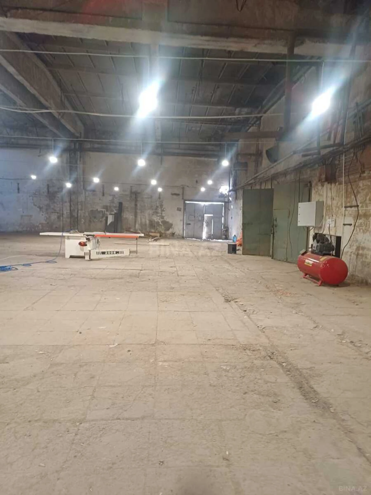 Kirayə verilir obyekt 900 m²