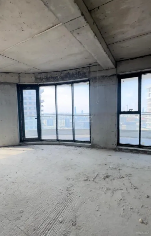Satılır 4 otaqlı mənzil 220 m²