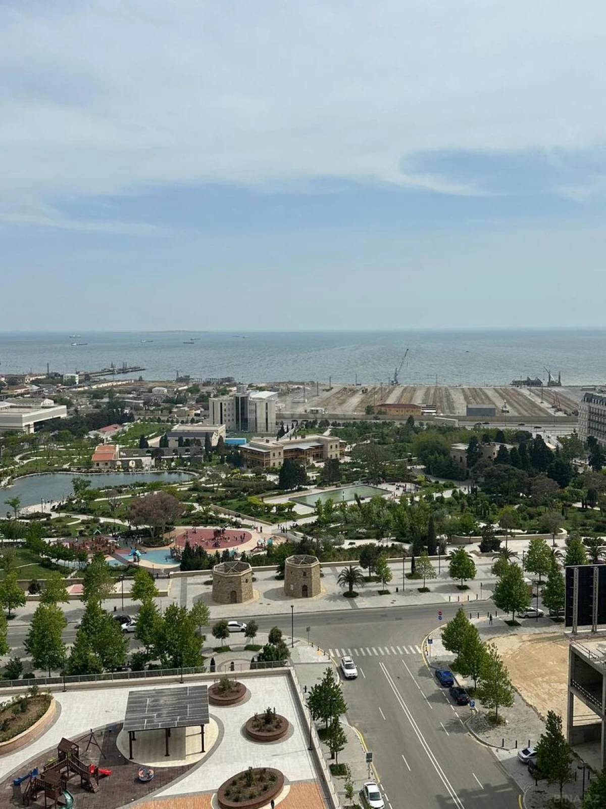 Satılır 4 otaqlı mənzil 220 m²