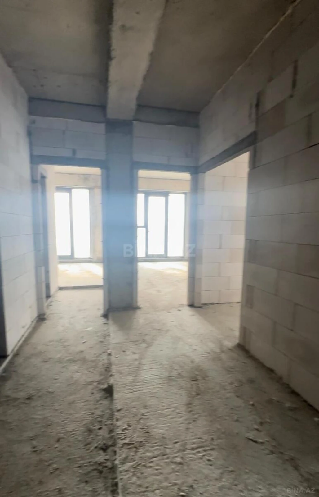 Satılır 4 otaqlı mənzil 220 m²