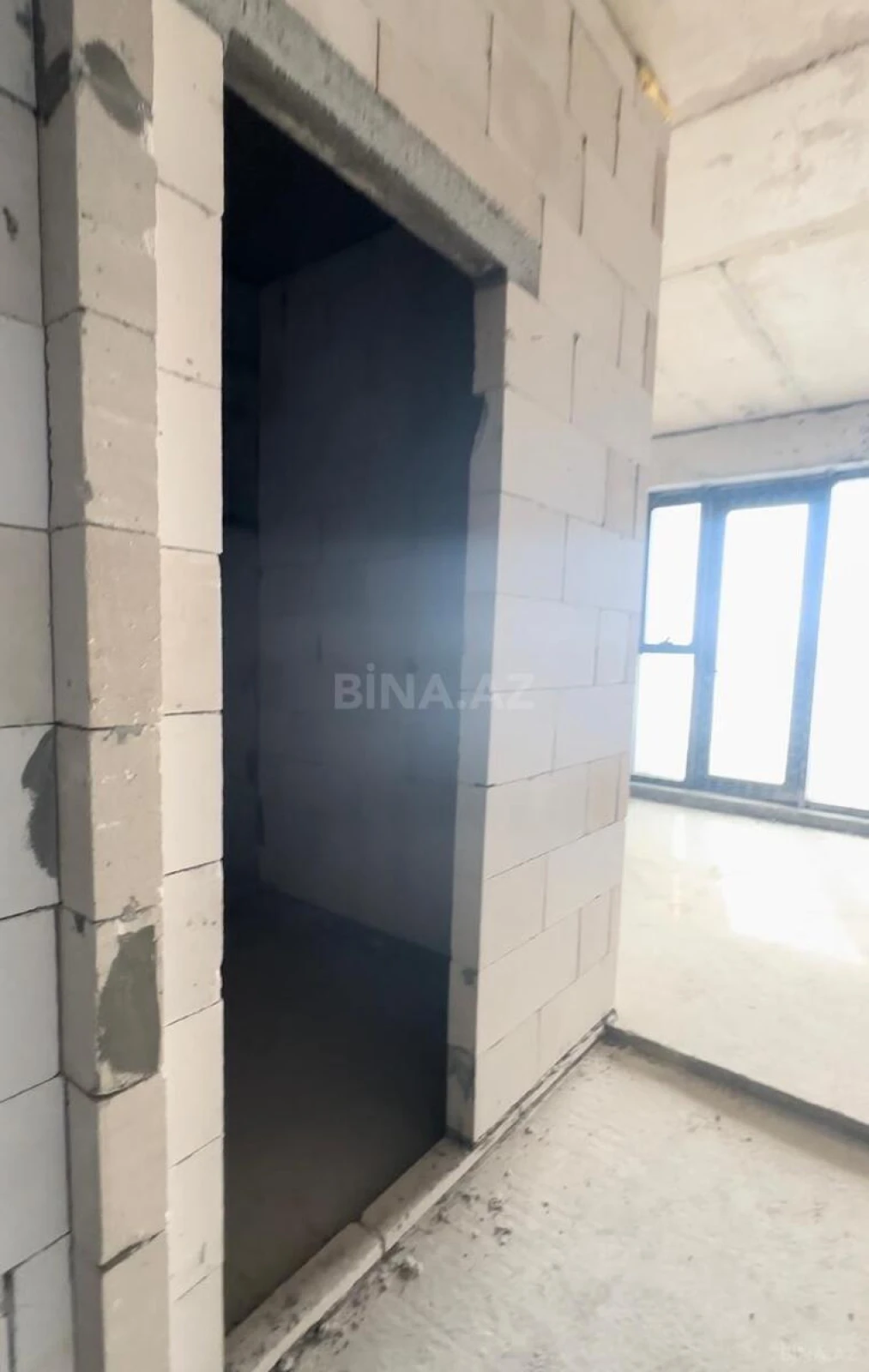 Satılır 4 otaqlı mənzil 220 m²