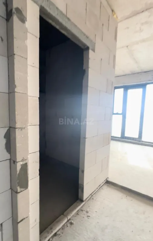 Satılır 4 otaqlı mənzil 220 m²