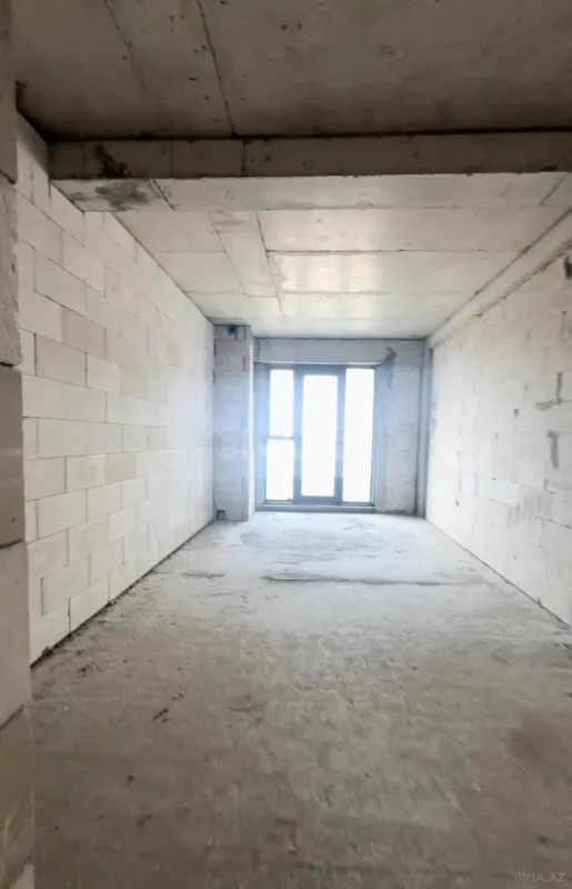 Satılır 4 otaqlı mənzil 220 m²