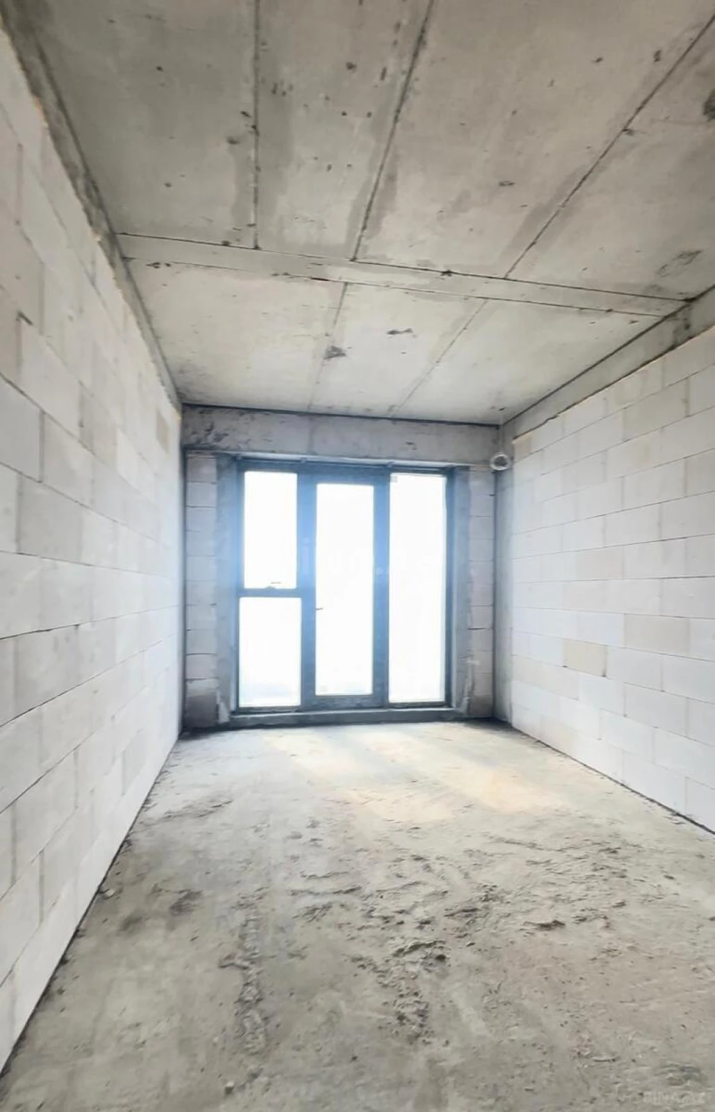 Satılır 4 otaqlı mənzil 220 m²