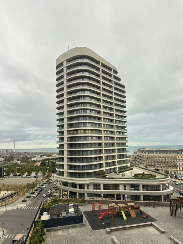 Satılır 4 otaqlı mənzil 220 m²