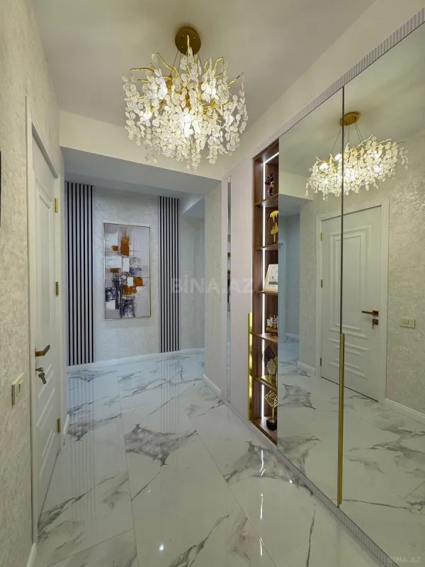 Satılır 4 otaqlı mənzil 110 m²