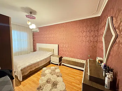 Satılır 4 otaqlı mənzil 95 m²