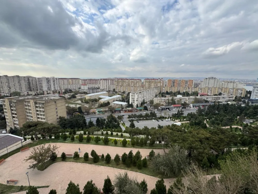 Satılır 4 otaqlı mənzil 95 m²
