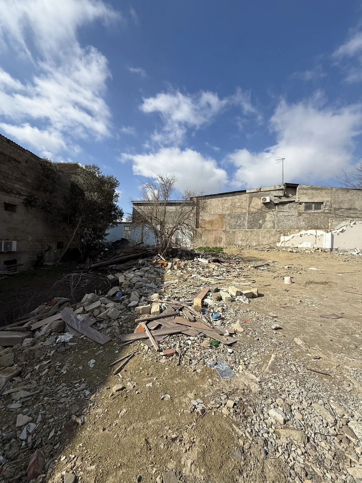 Satılır torpaq sahəsi 12 m²