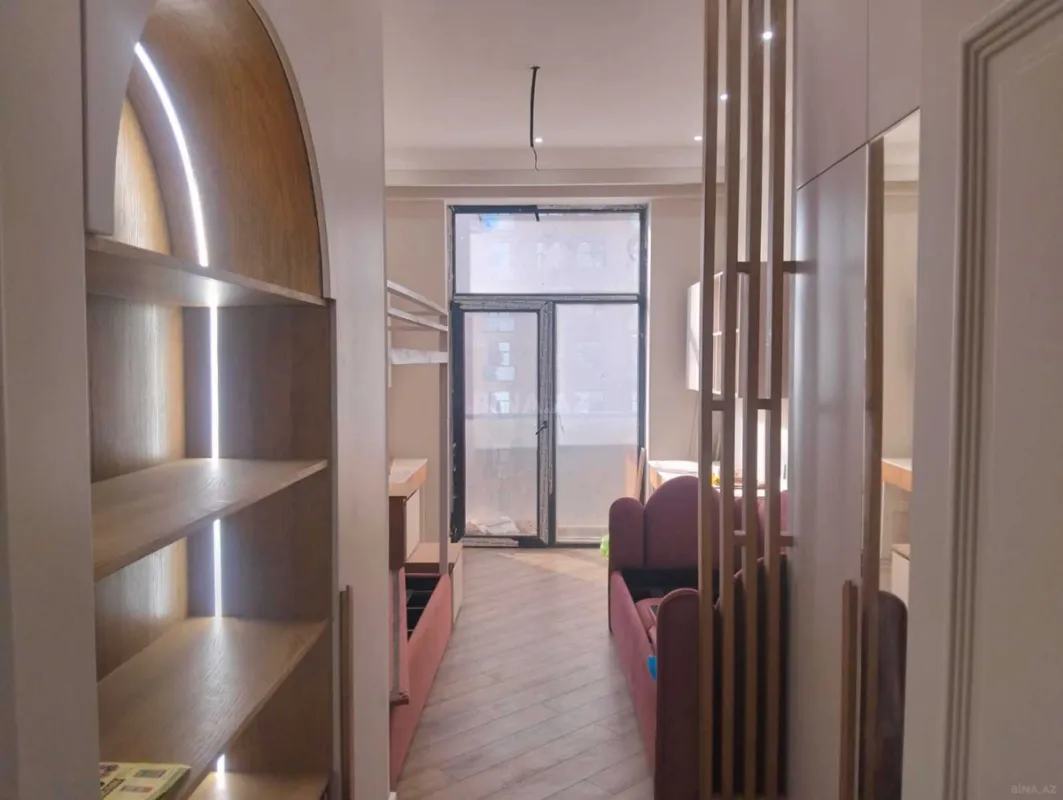 Satılır 4 otaqlı mənzil 148 m²
