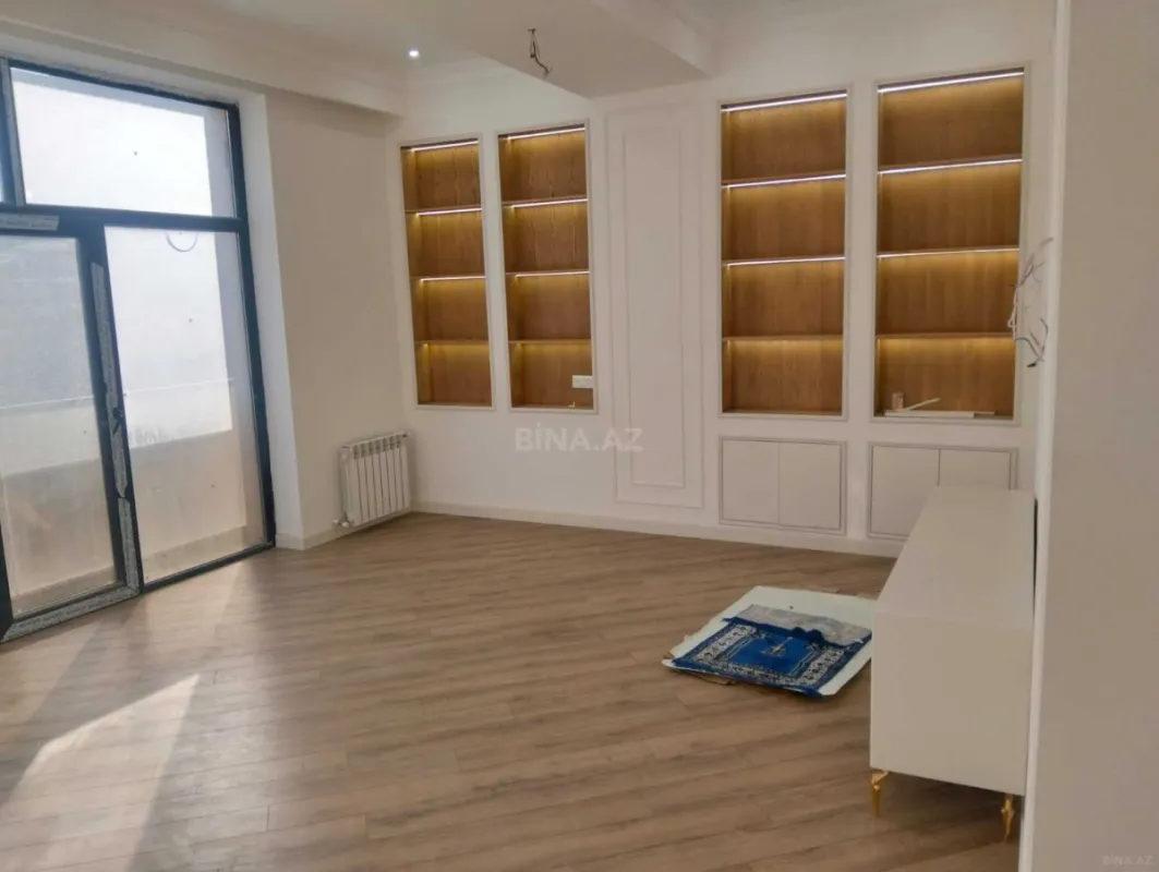 Satılır 4 otaqlı mənzil 148 m²