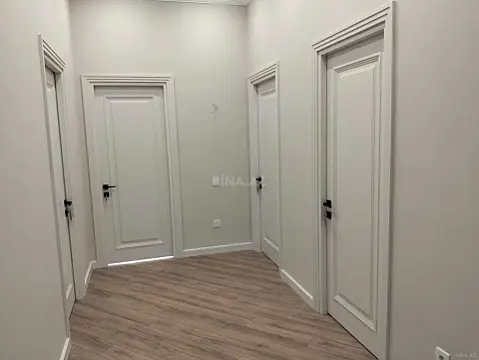 Satılır 4 otaqlı mənzil 148 m²