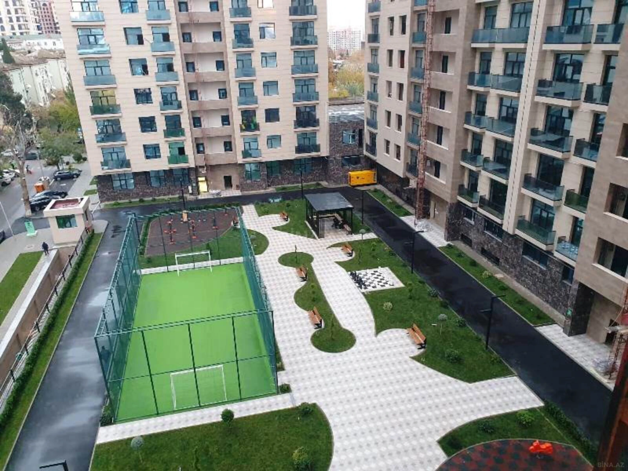 Satılır 4 otaqlı mənzil 148 m²