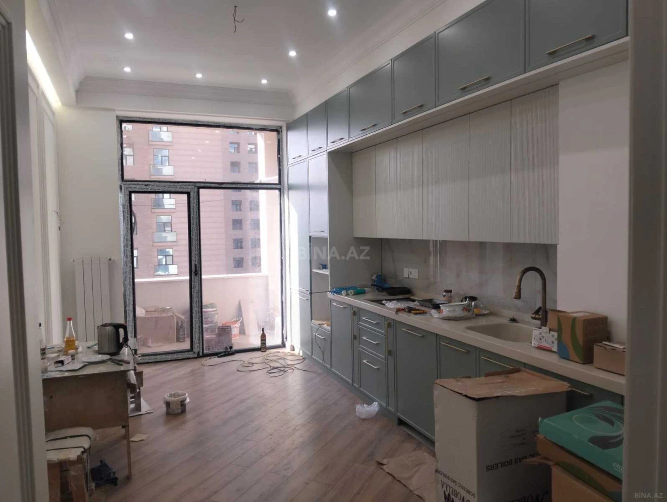 Satılır 4 otaqlı mənzil 148 m²