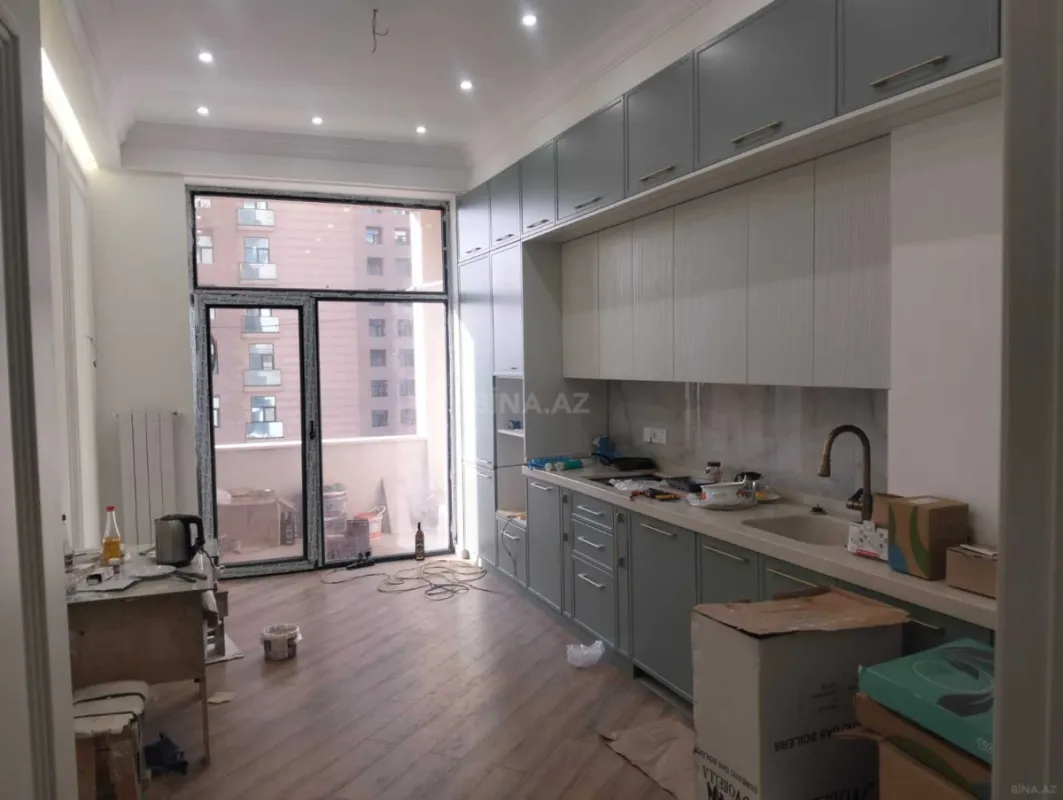 Satılır 4 otaqlı mənzil 148 m²